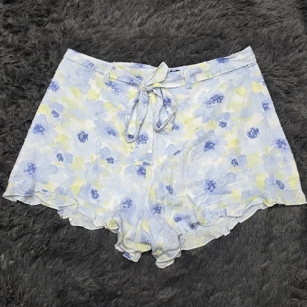 Forever 21 Blue & Yellow Floral Tie-Front Ruffle Shorts. Size M. NWOT!